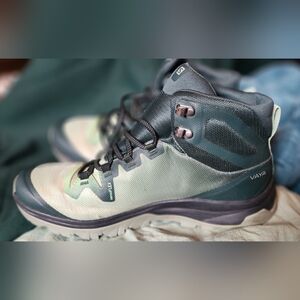 Once used Saloman Hiking Vaya boots